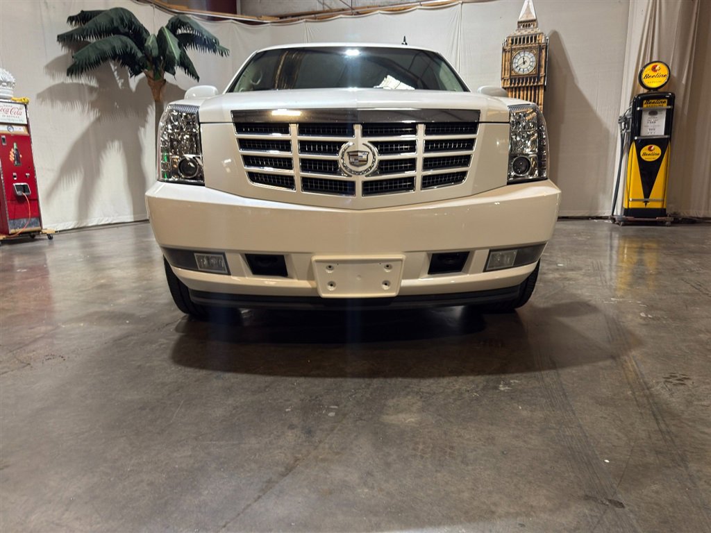Used 2010 Cadillac Escalade ESV Premium AWD/4WD image 7