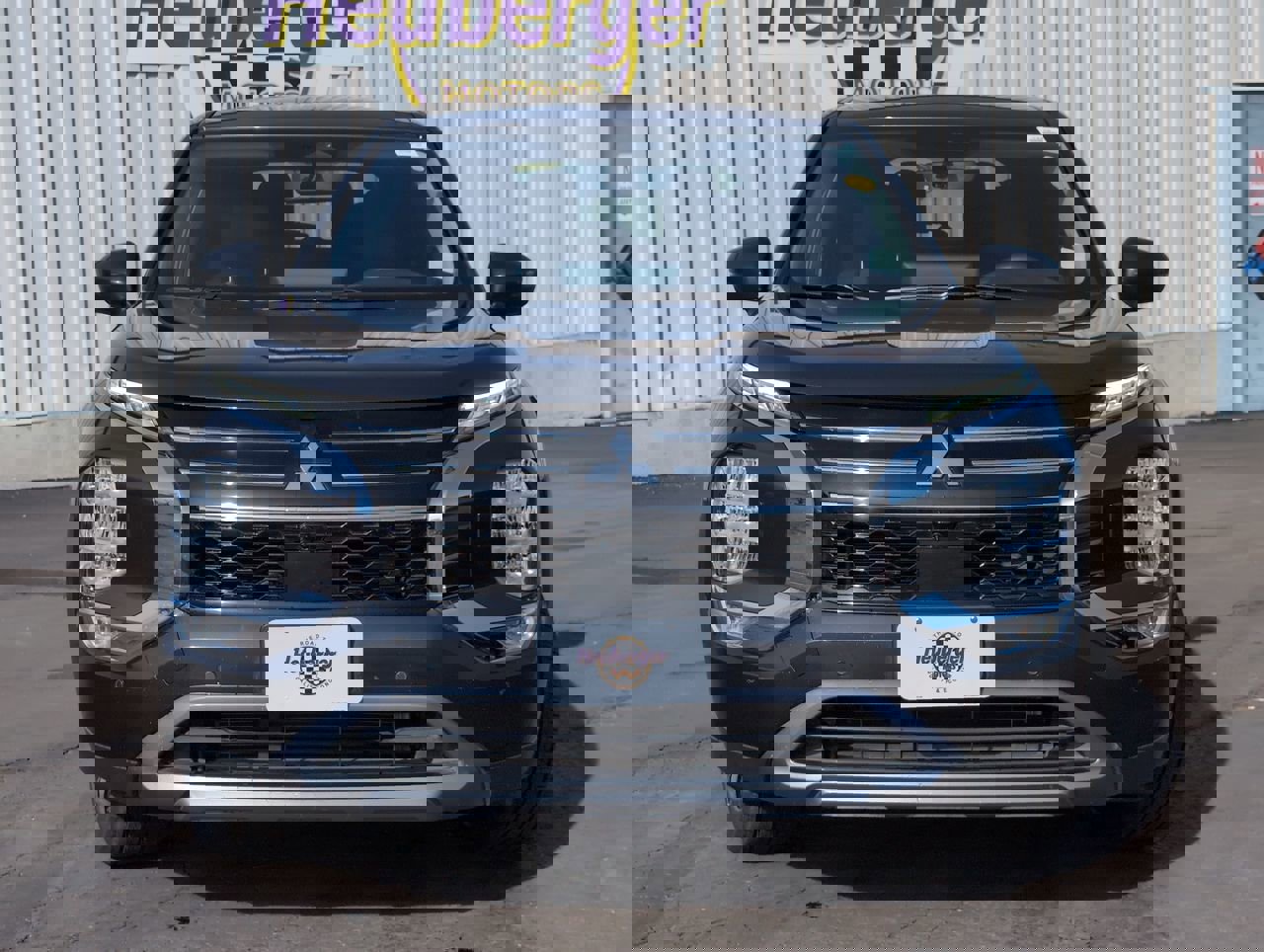 Used 2025 Mitsubishi Outlander Trail Edition image 2