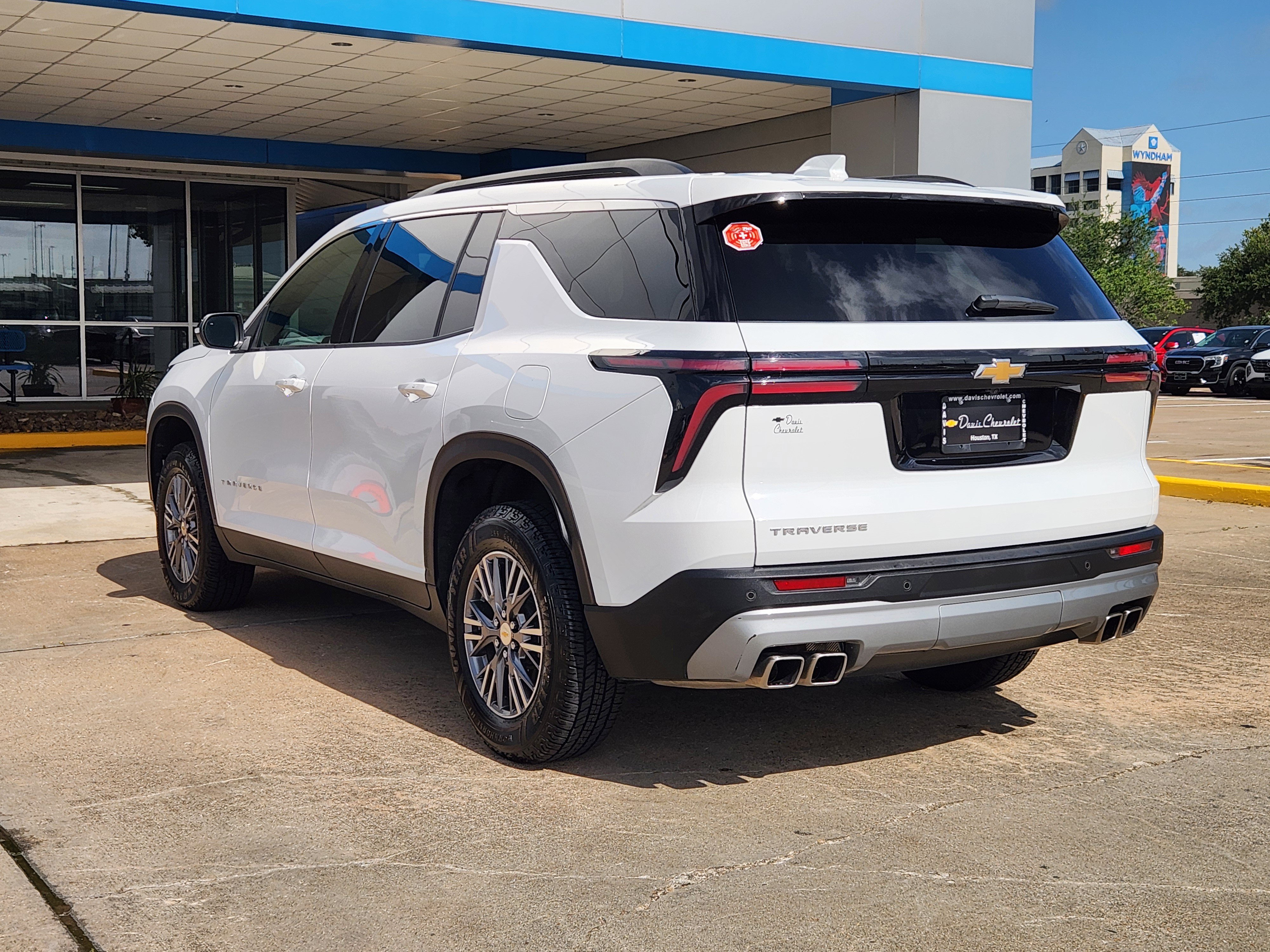 Certified 2025 Chevrolet Traverse LT FWD image 8