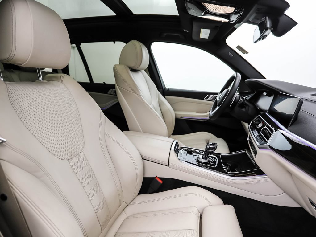 Used 2021 BMW X5 xDrive40i w/ M Sport Package image 29