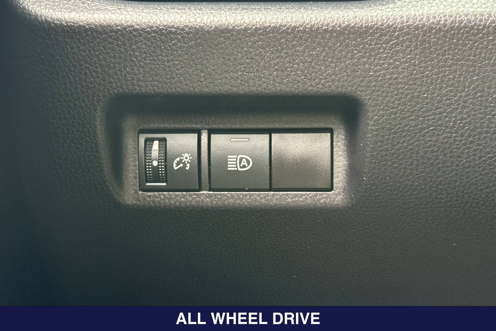 Used 2025 Toyota RAV4 XLE AWD/4WD image 29
