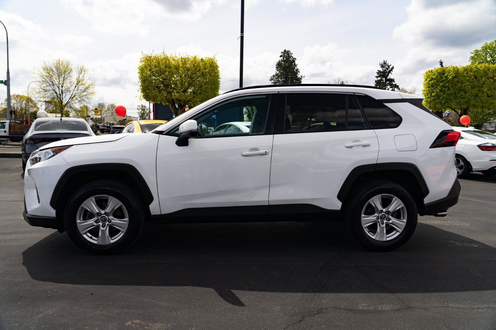 Used 2020 Toyota RAV4 XLE FWD image 14