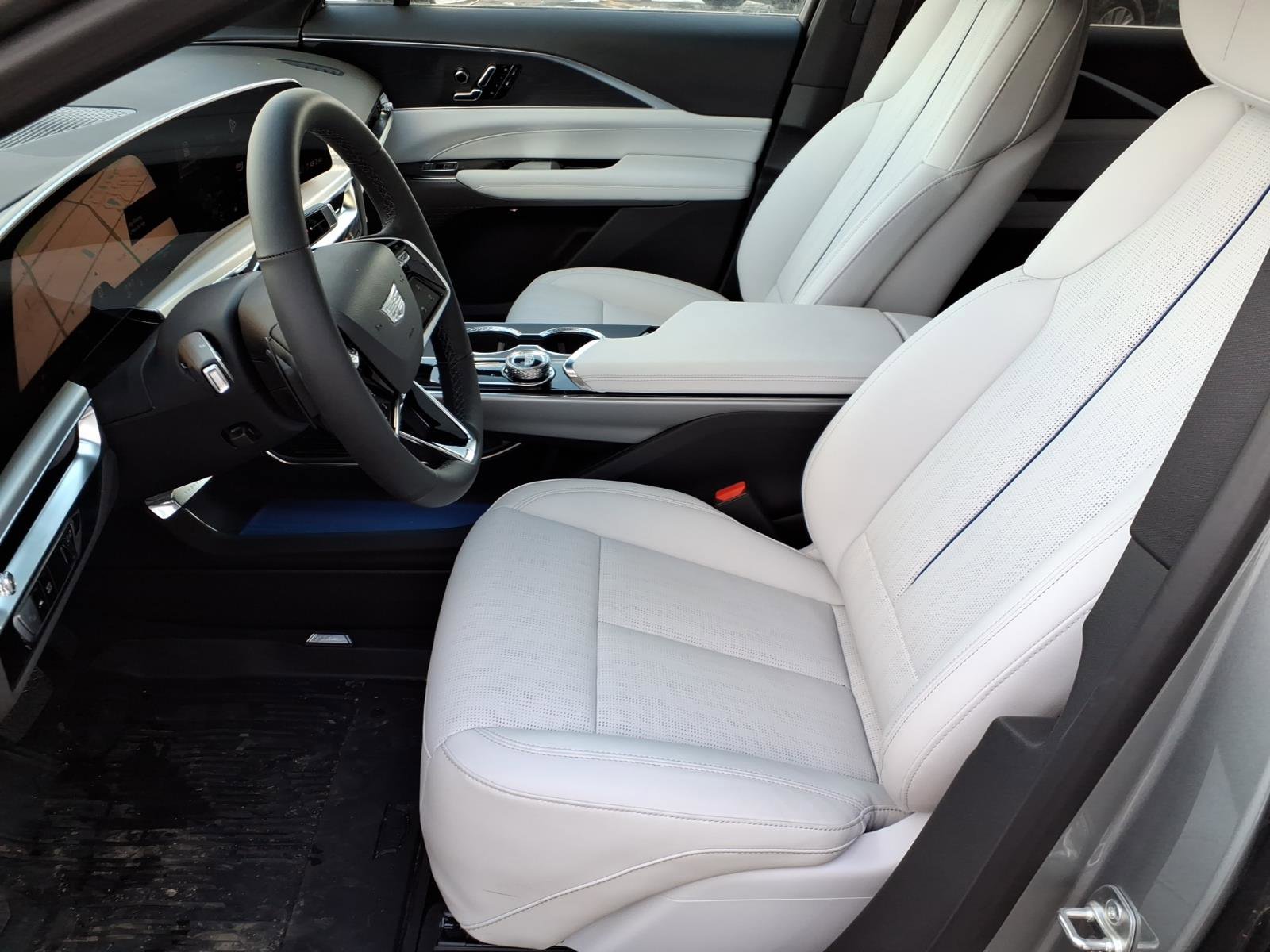 New 2025 Cadillac Lyriq Luxury w/ LPO, Floor Liner Package image 4