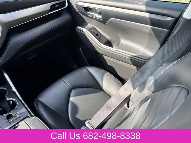 Used 2022 Toyota Highlander XLE FWD image 15