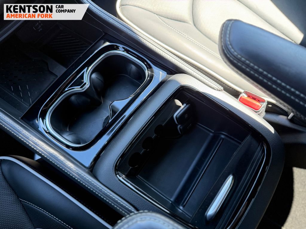 Used 2026 Chrysler Pacifica Limited image 28