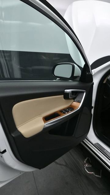 Used 2018 Volvo S60 T5 Inscription Platinum FWD image 18