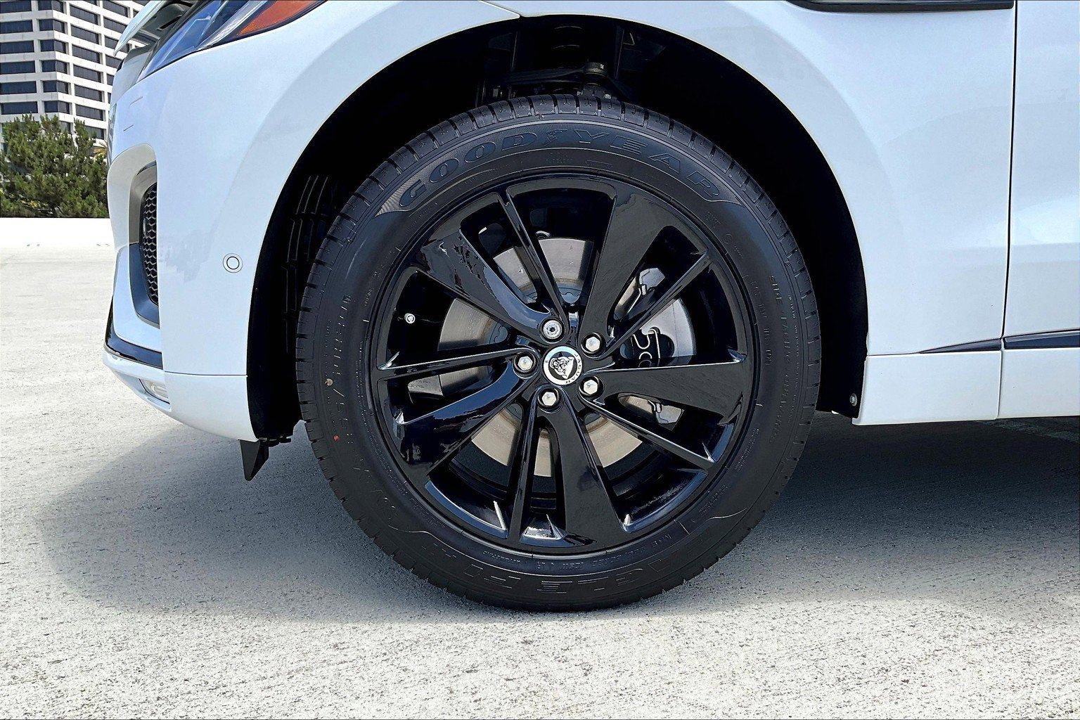 New 2026 Jaguar F-PACE R-Dynamic S image 6