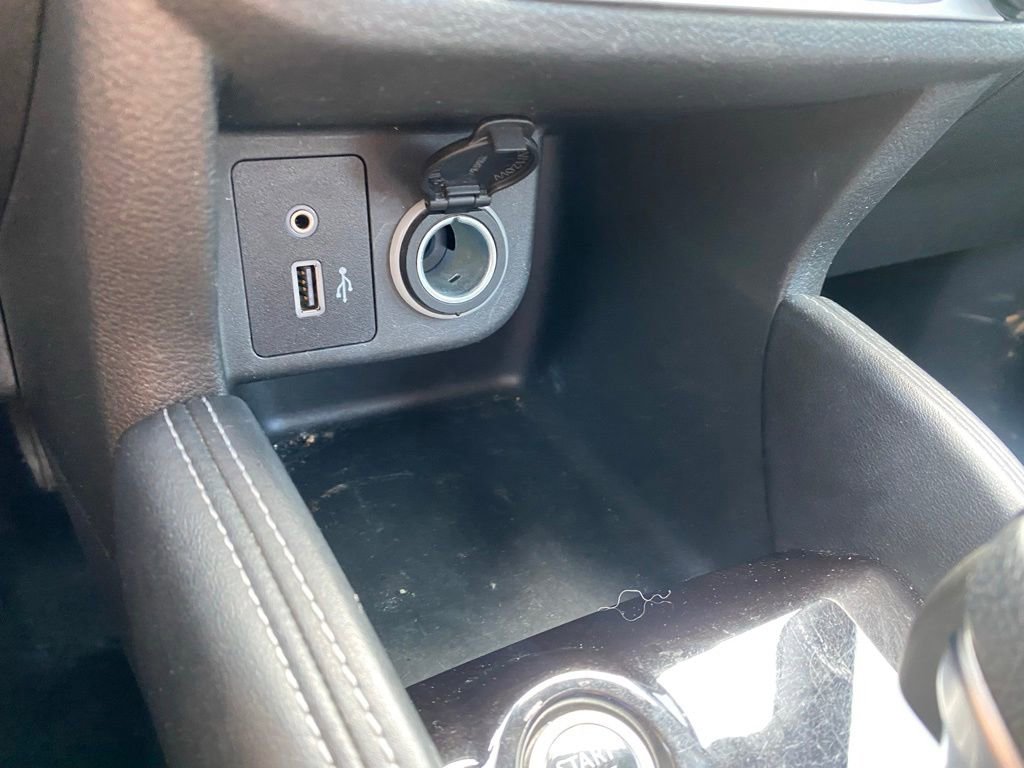 Used 2020 Nissan Kicks SR w/ SR Premium Package FWD image 23