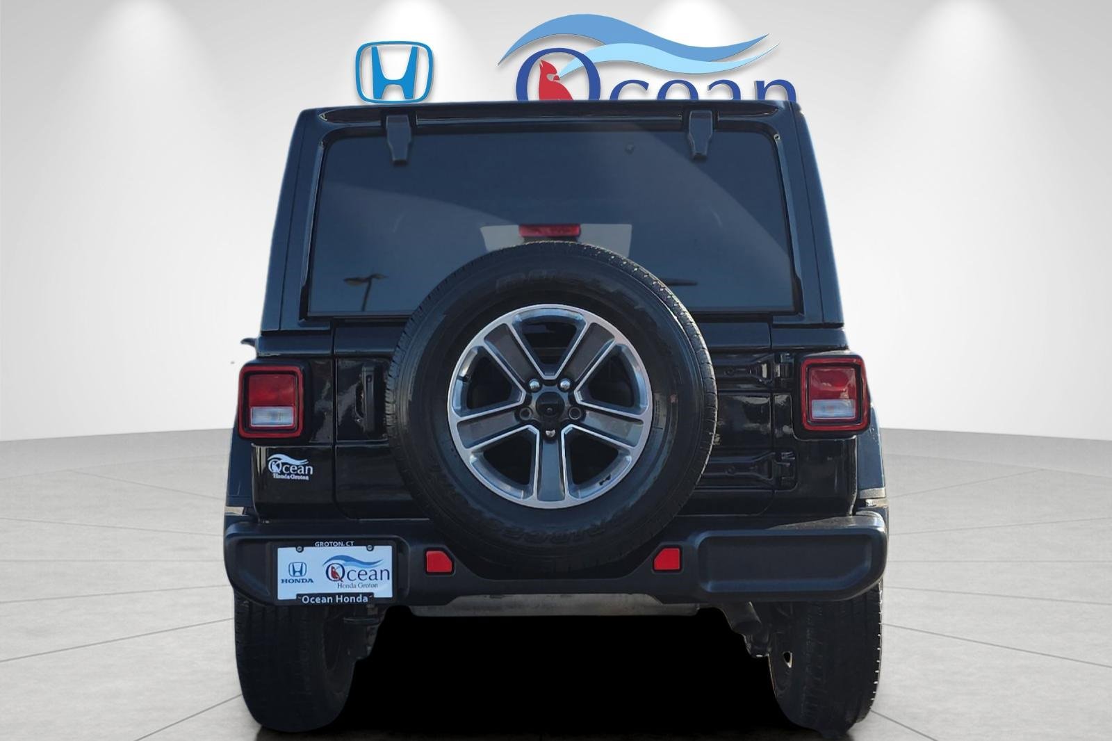 Used 2023 Jeep Wrangler Sahara image 7