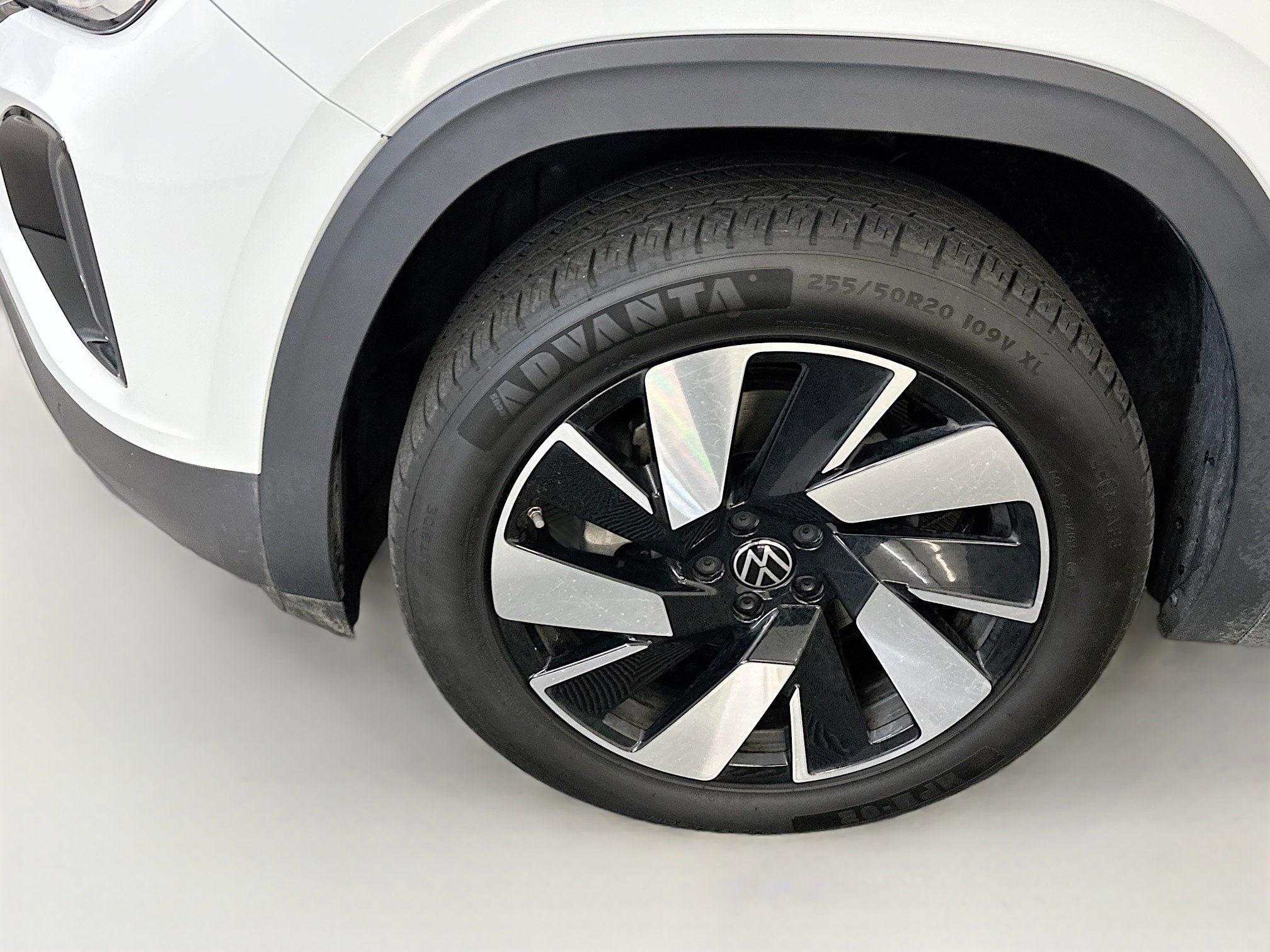 Used 2024 Volkswagen Atlas Cross Sport SE image 11