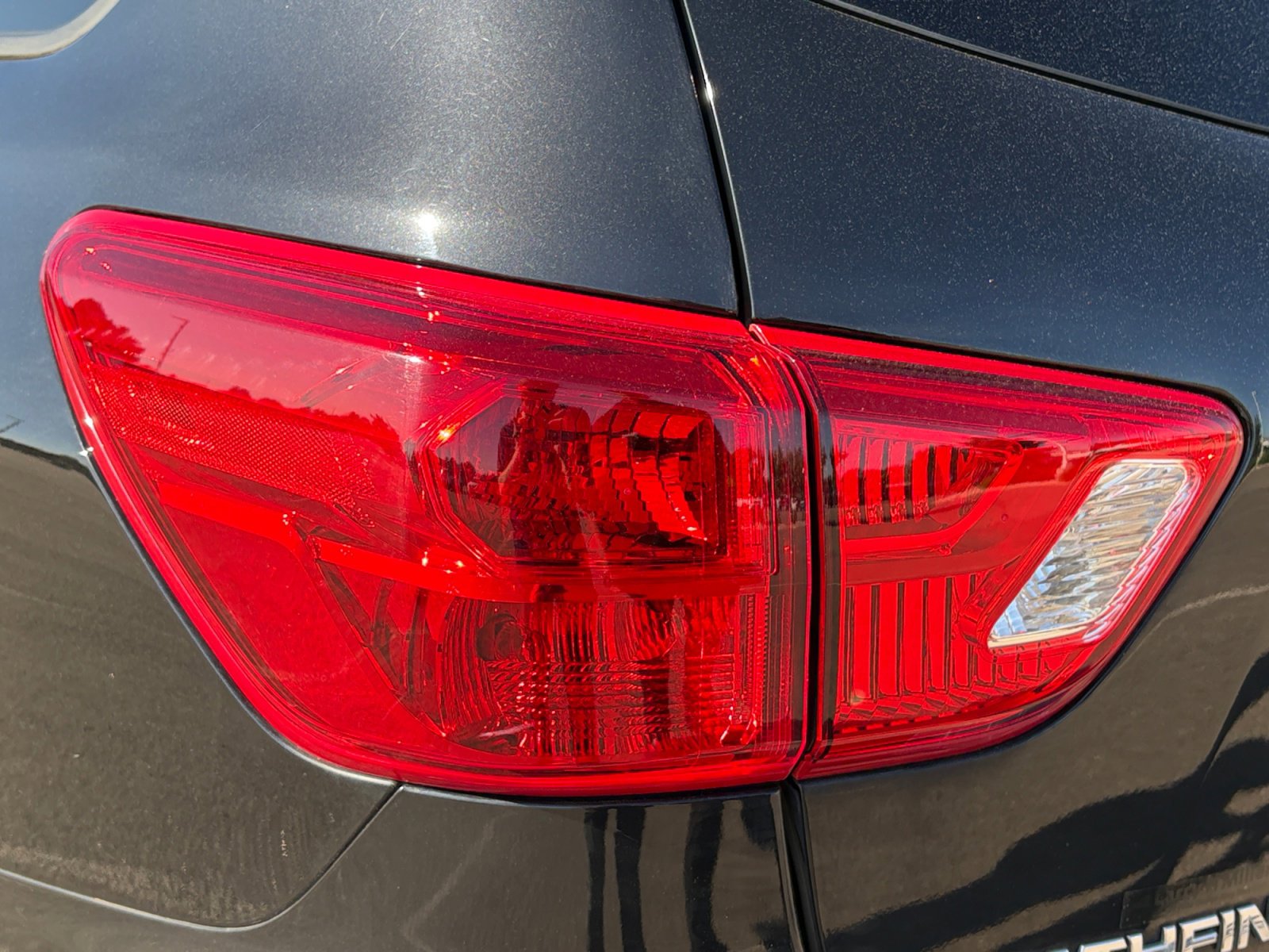 Used 2018 Nissan Pathfinder SL AWD/4WD image 32