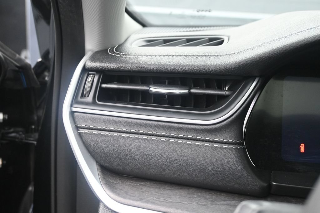 Used 2023 Jeep Grand Cherokee L Limited RWD image 21