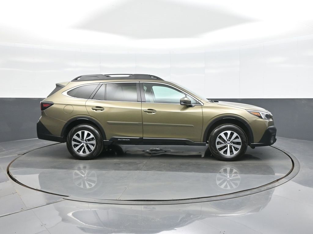 Used 2020 Subaru Outback Premium image 8