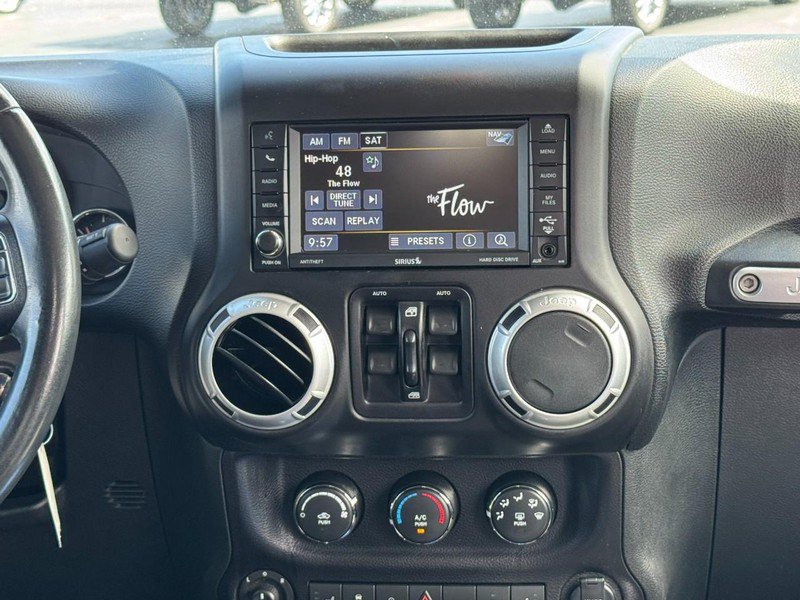 Used 2015 Jeep Wrangler Unlimited Sahara w/ Connectivity Group AWD/4WD image 13