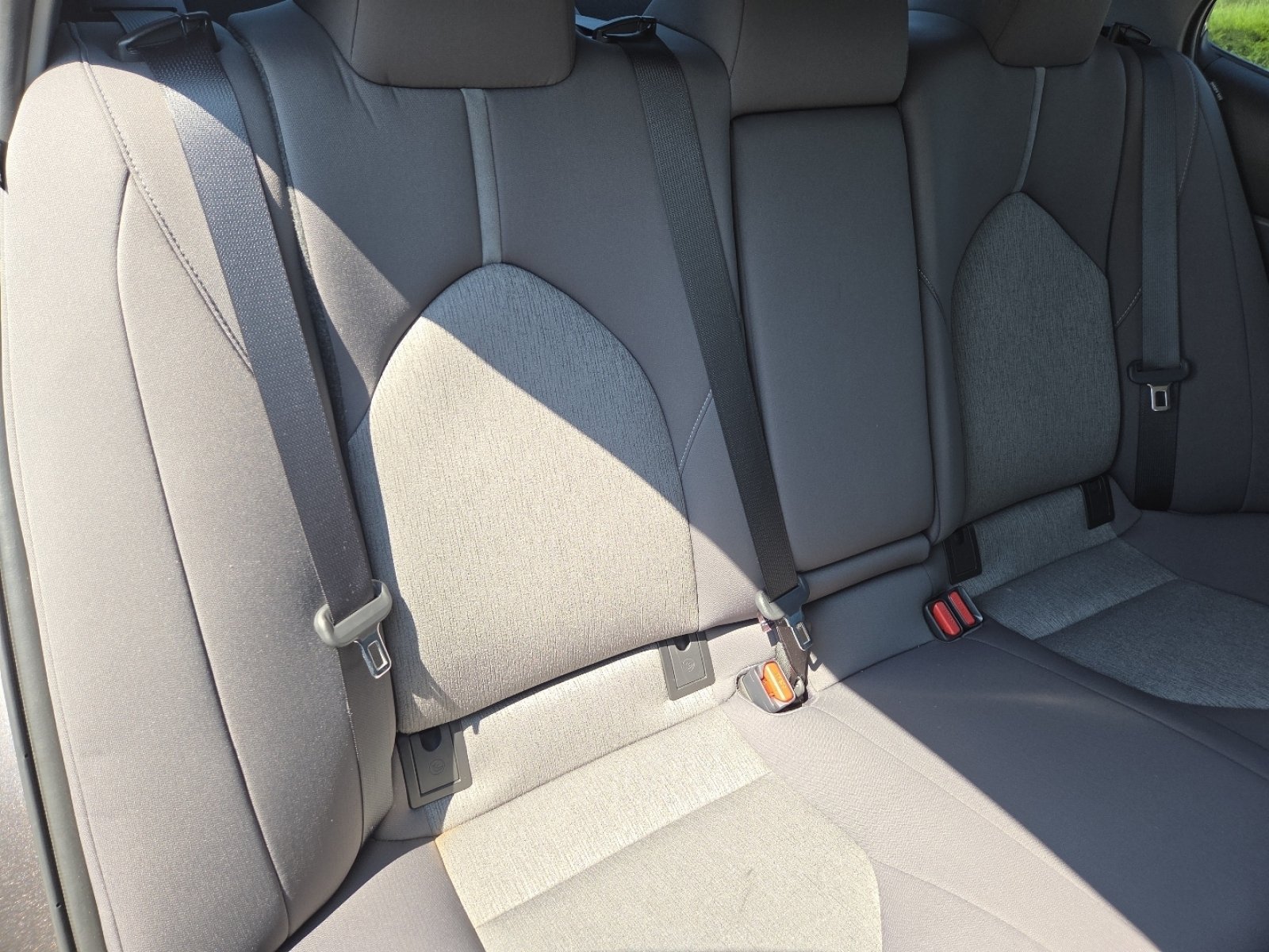 Used 2022 Toyota Camry LE w/ Carpet Mat Package (TMS) FWD image 22