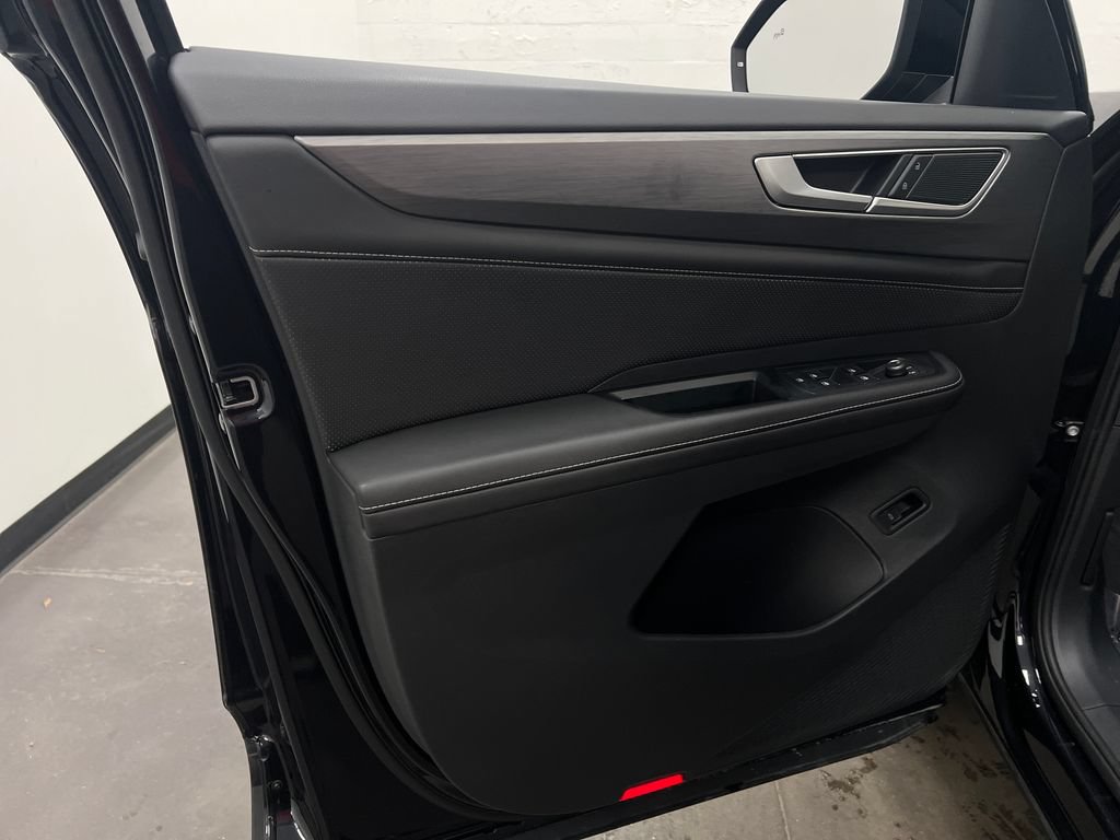 Used 2024 Volkswagen Atlas Cross Sport SE FWD image 13