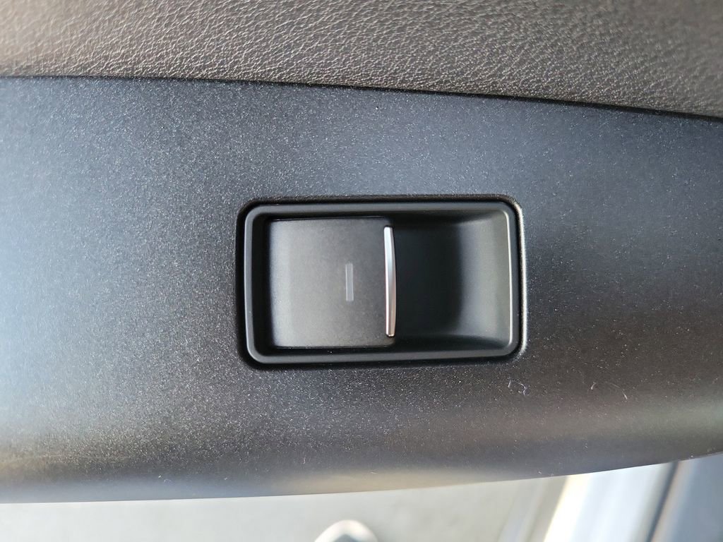 Used 2021 Toyota Venza LE image 17