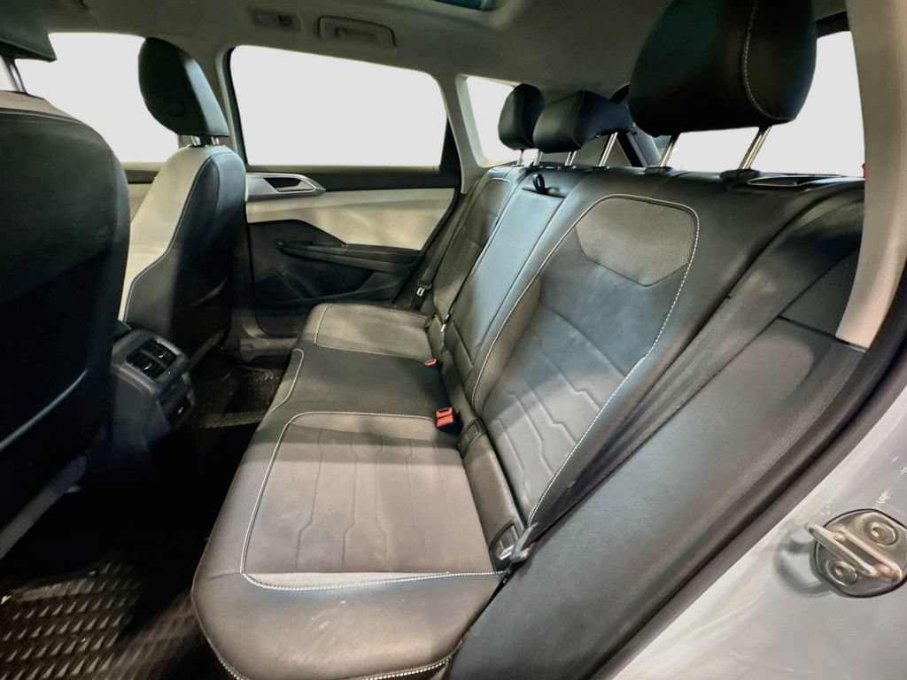 Certified 2025 Volkswagen Taos SE AWD/4WD image 26
