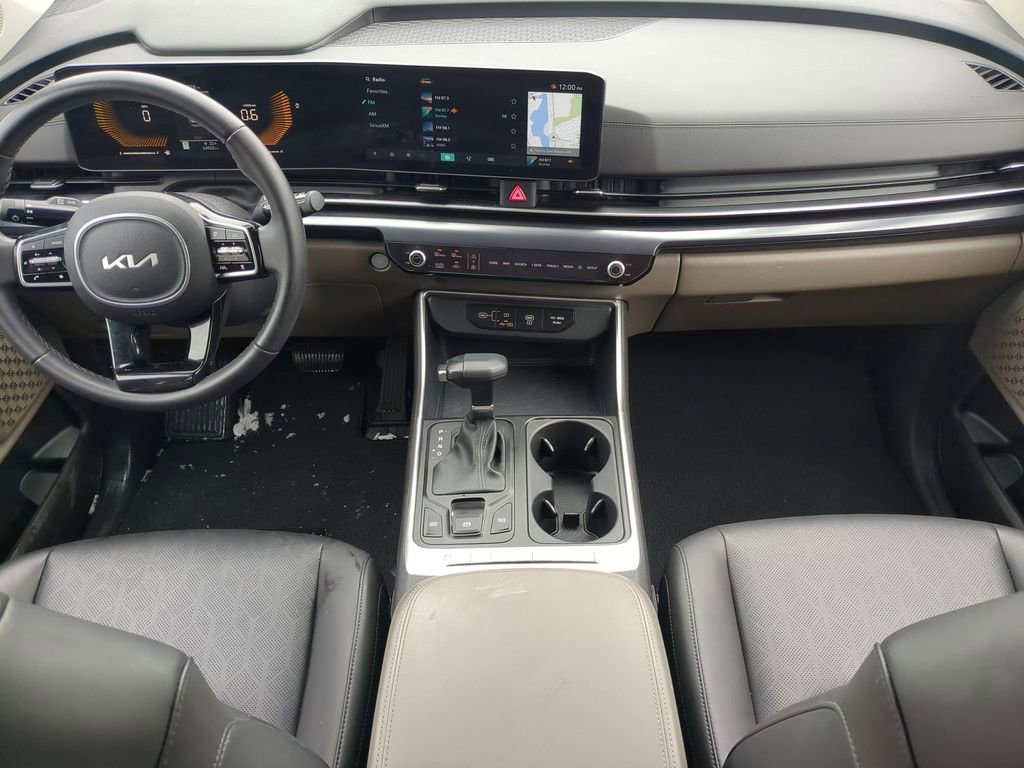 Used 2025 Kia Carnival image 25