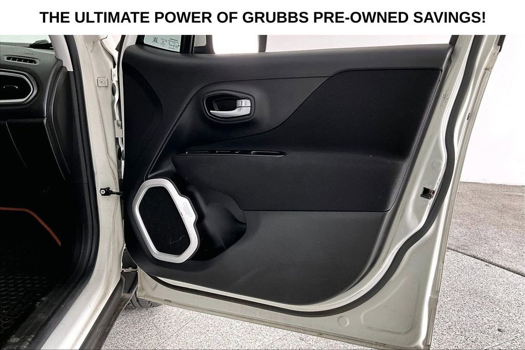 Used 2020 Jeep Renegade Latitude FWD image 21