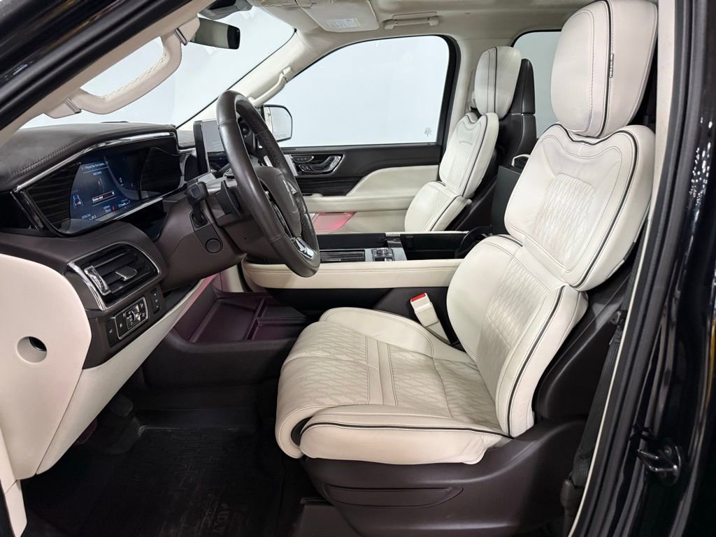 Used 2023 Lincoln Navigator Black Label AWD/4WD image 9