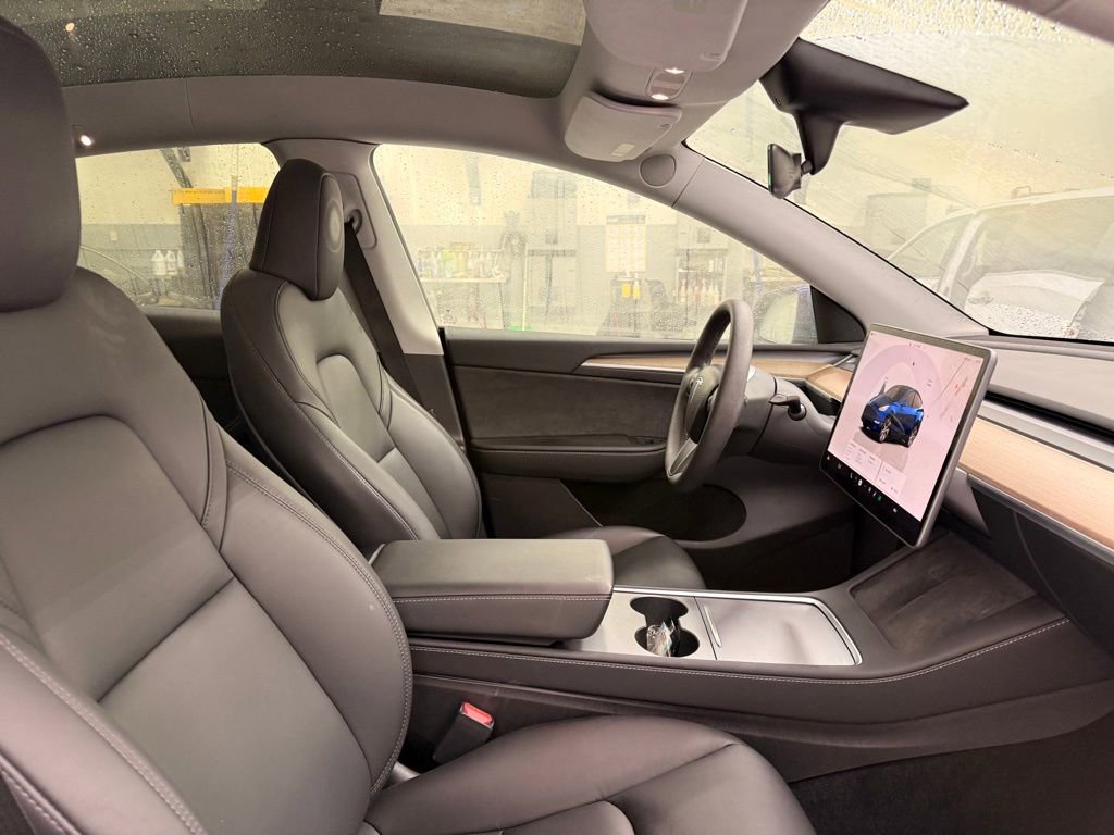 Used 2023 Tesla Model Y Long Range image 27