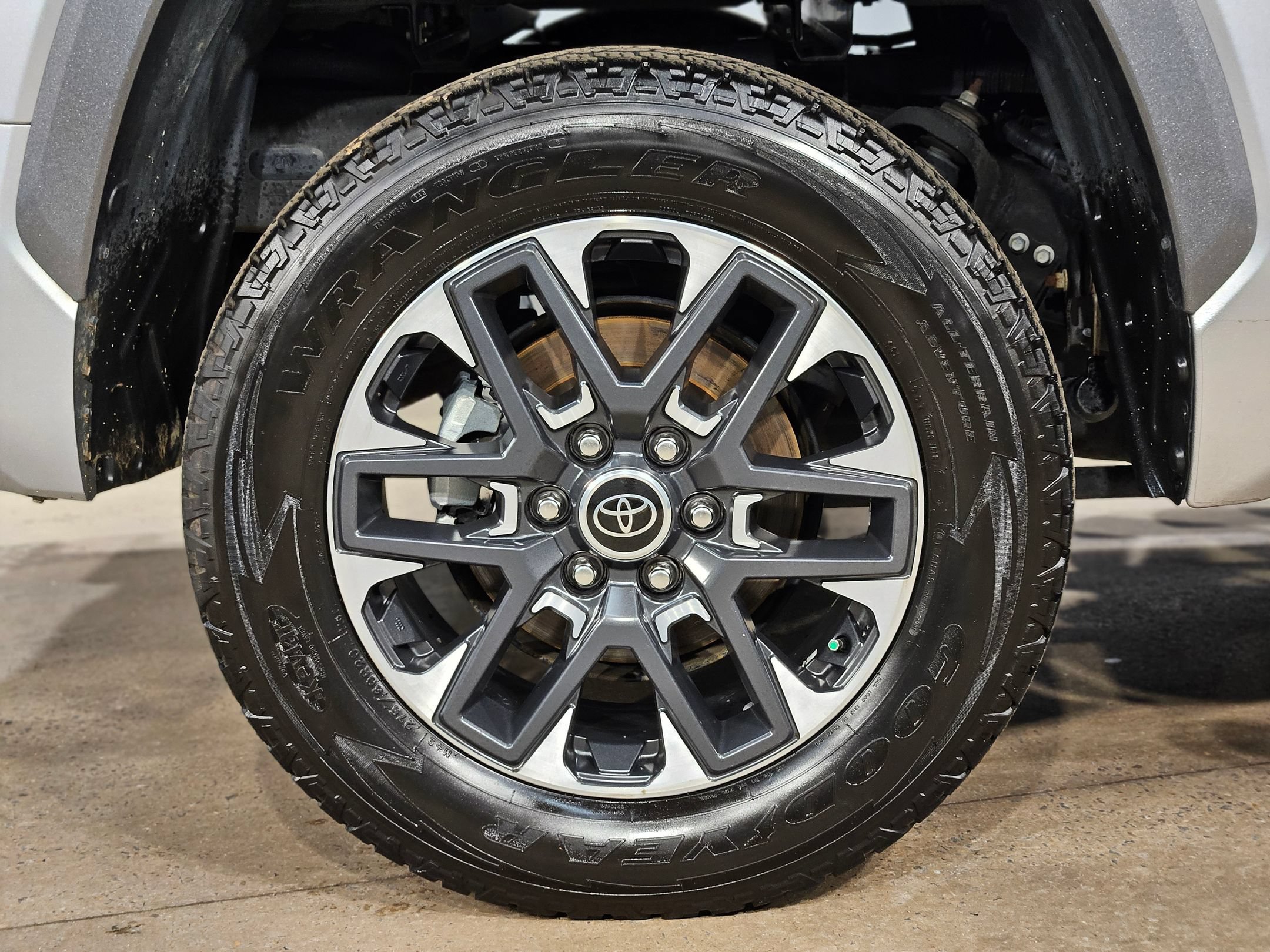 Used 2024 Toyota Tundra Limited AWD/4WD image 17