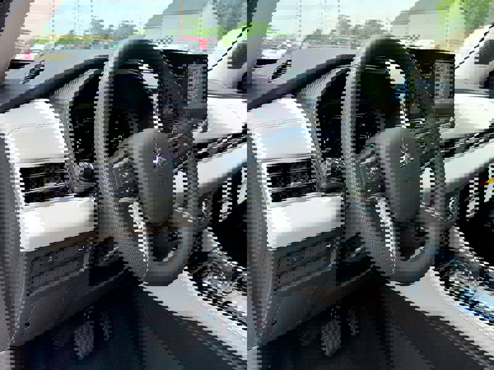 New 2025 Mitsubishi Outlander AWD image 3