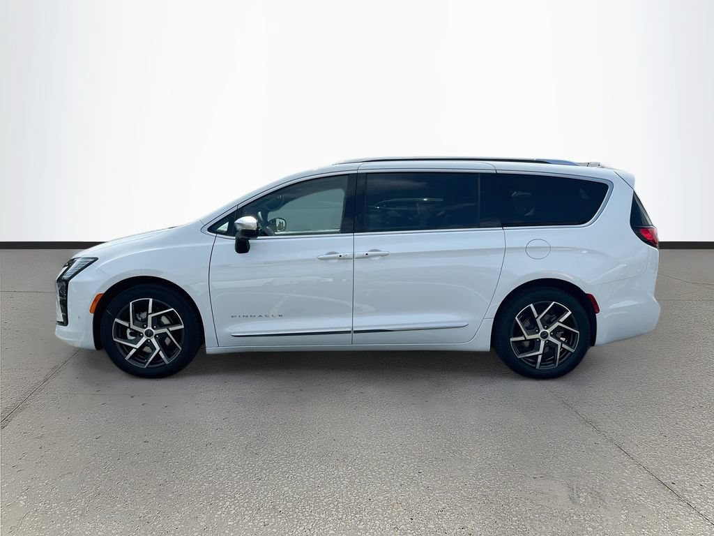 New 2027 Chrysler Pacifica Pinnacle w/ Theater Group FWD image 4