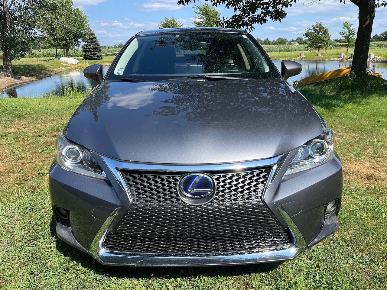 Used 2017 Lexus CT 200h w/ Accessory Package 2 FWD image 2