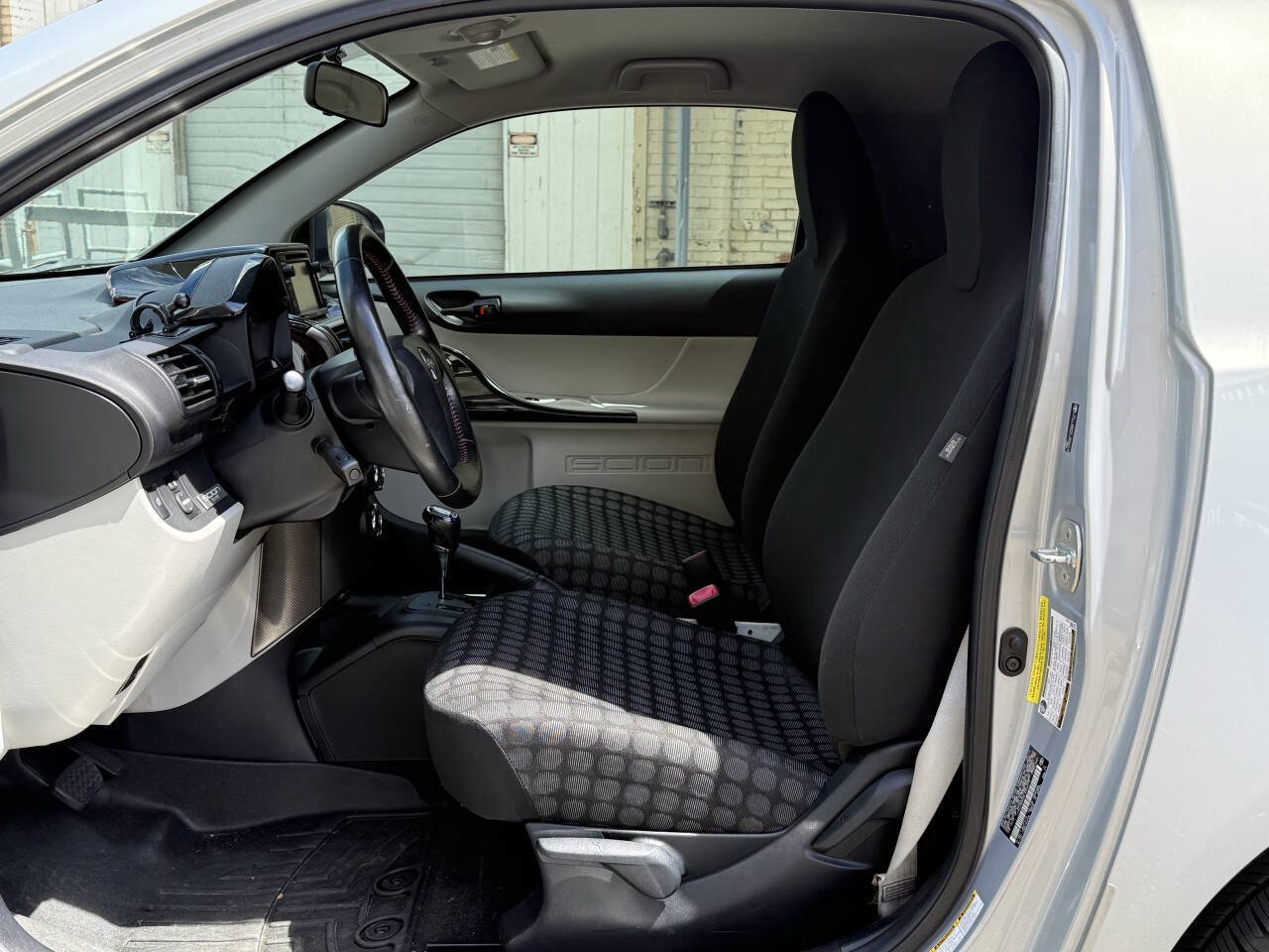 Used 2014 Scion iQ 10 Series FWD image 34