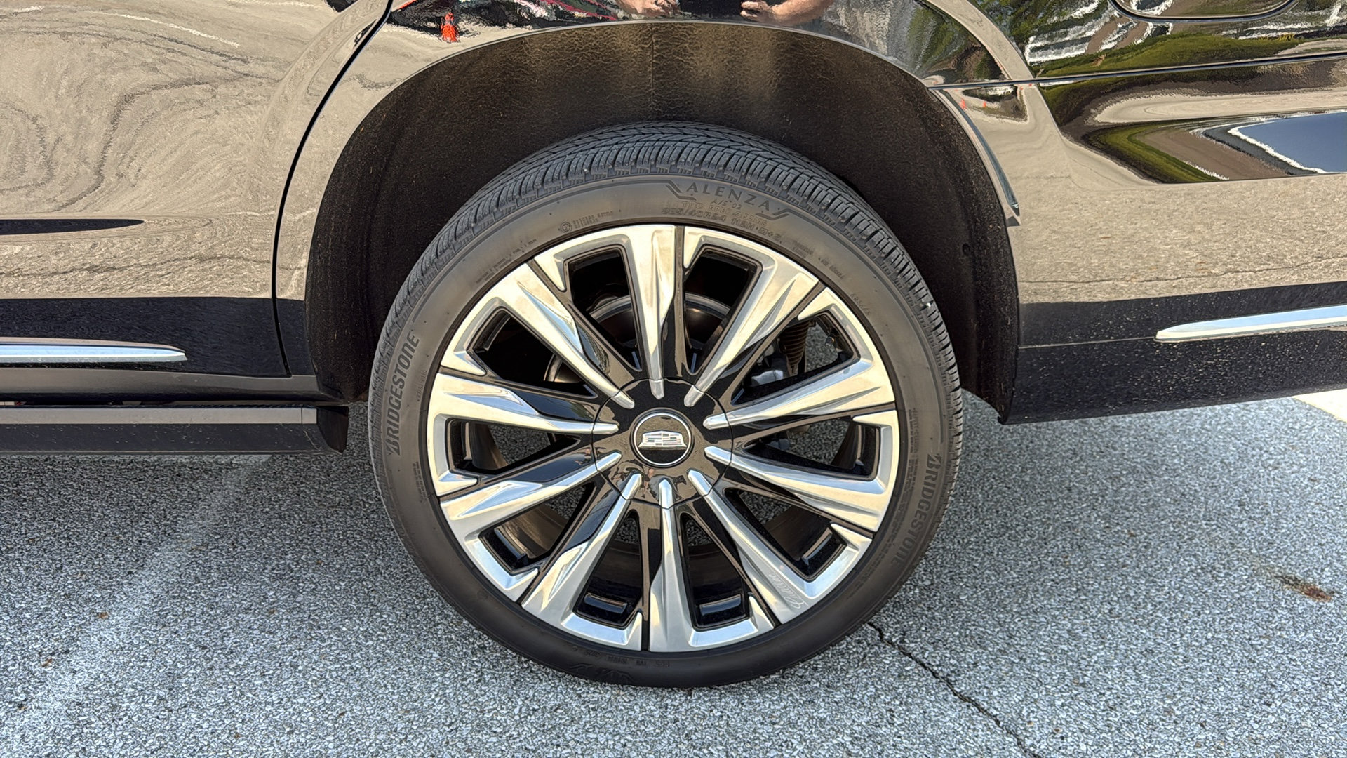 Certified 2026 Cadillac Escalade Luxury w/ Touring Package AWD/4WD image 32