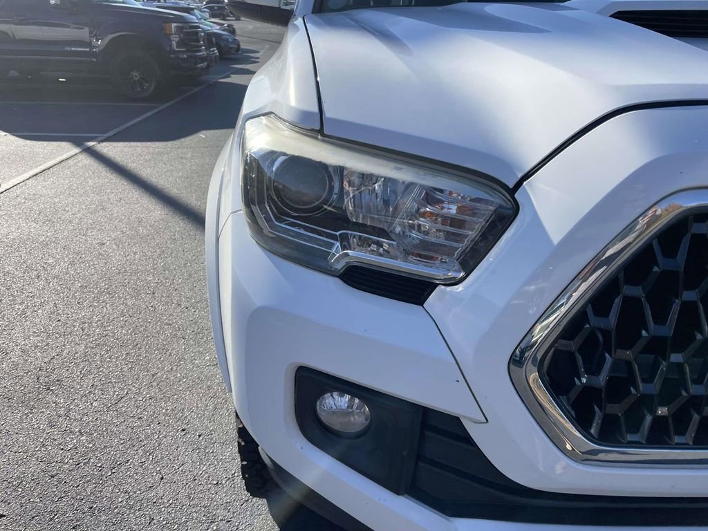 Used 2018 Toyota Tacoma TRD Sport image 16