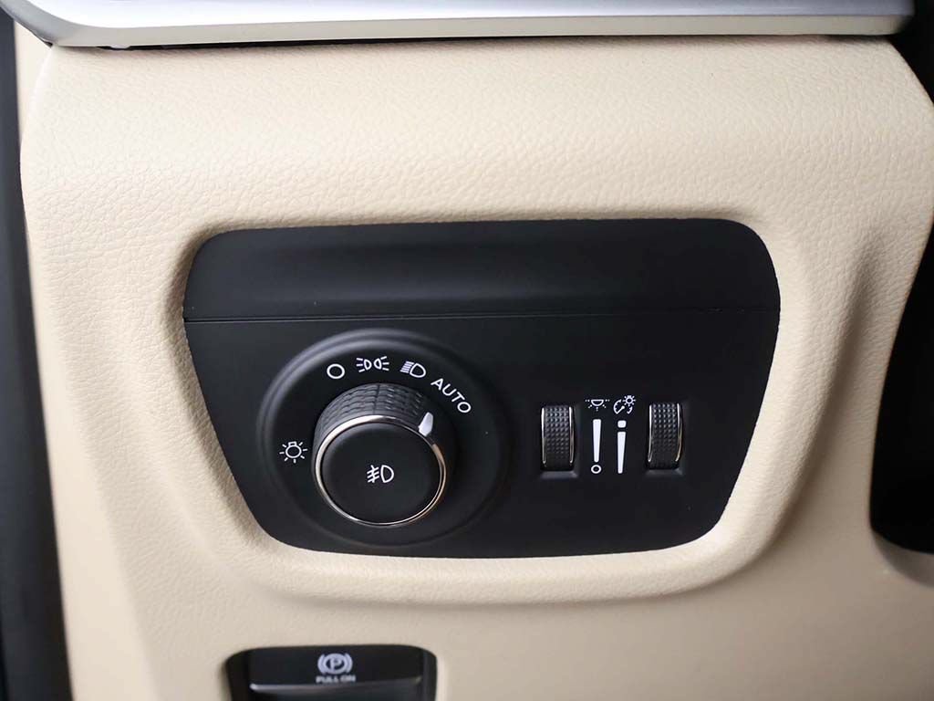 Used 2022 Jeep Grand Cherokee Limited AWD/4WD image 43