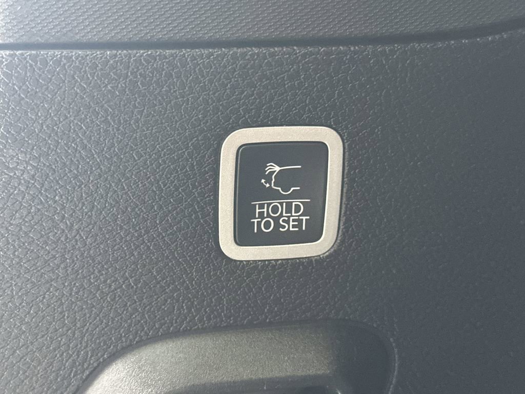 Used 2022 Jeep Wagoneer Series III w/ Rear Seat Video Group 1 image 20