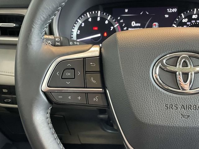 Used 2021 Toyota Highlander XLE AWD/4WD image 39