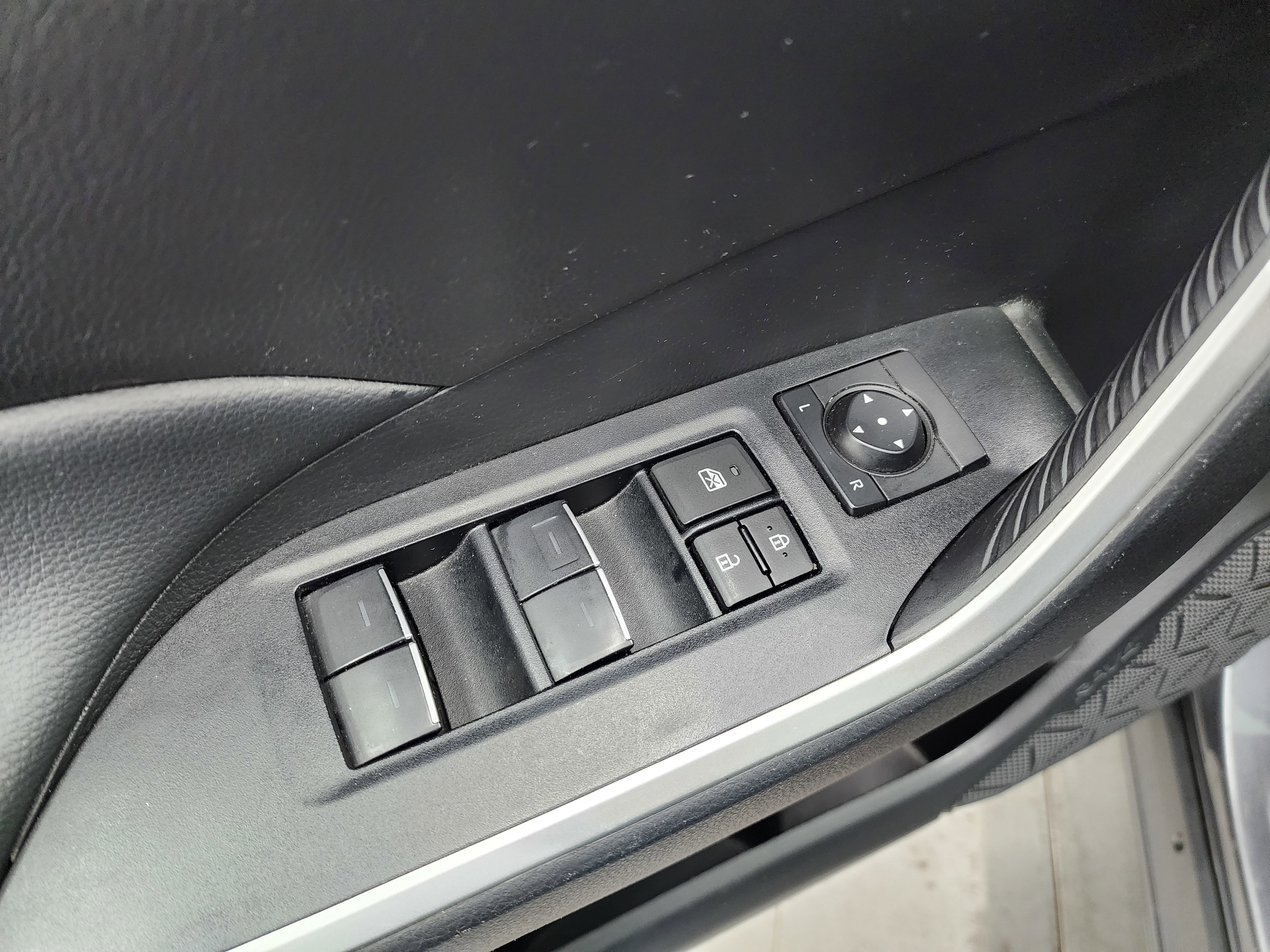 Used 2024 Toyota RAV4 XLE image 36