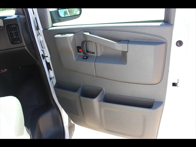 Used 2024 Chevrolet Express 3500 LS RWD image 16