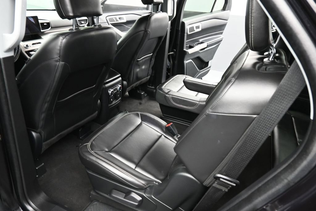 Used 2022 Ford Explorer XLT w/ Equipment Group 202A RWD image 19