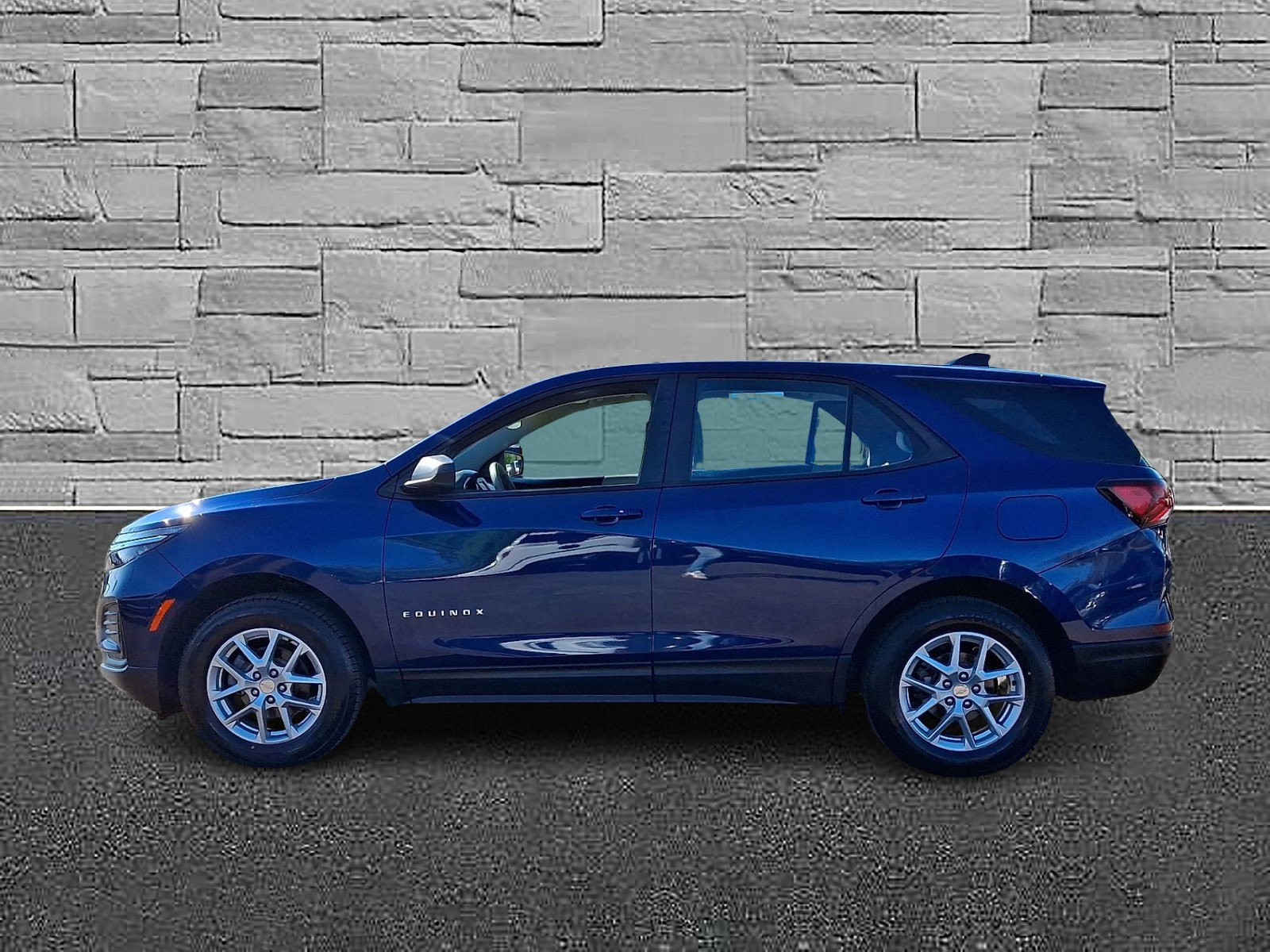 Used 2023 Chevrolet Equinox LS w/ Driver Confidence II Package AWD/4WD image 6