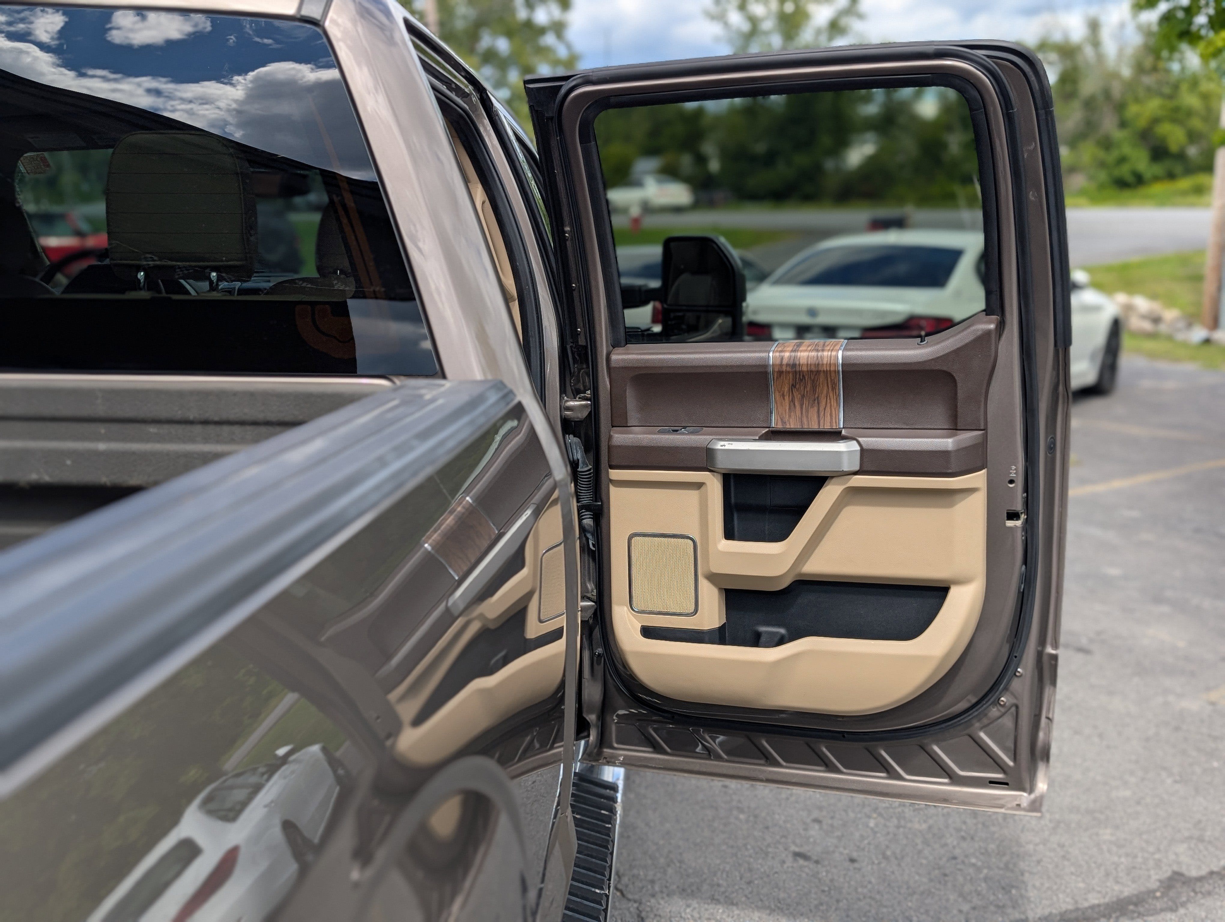 Used 2019 Ford F150 Lariat w/ Equipment Group 502A Luxury image 45