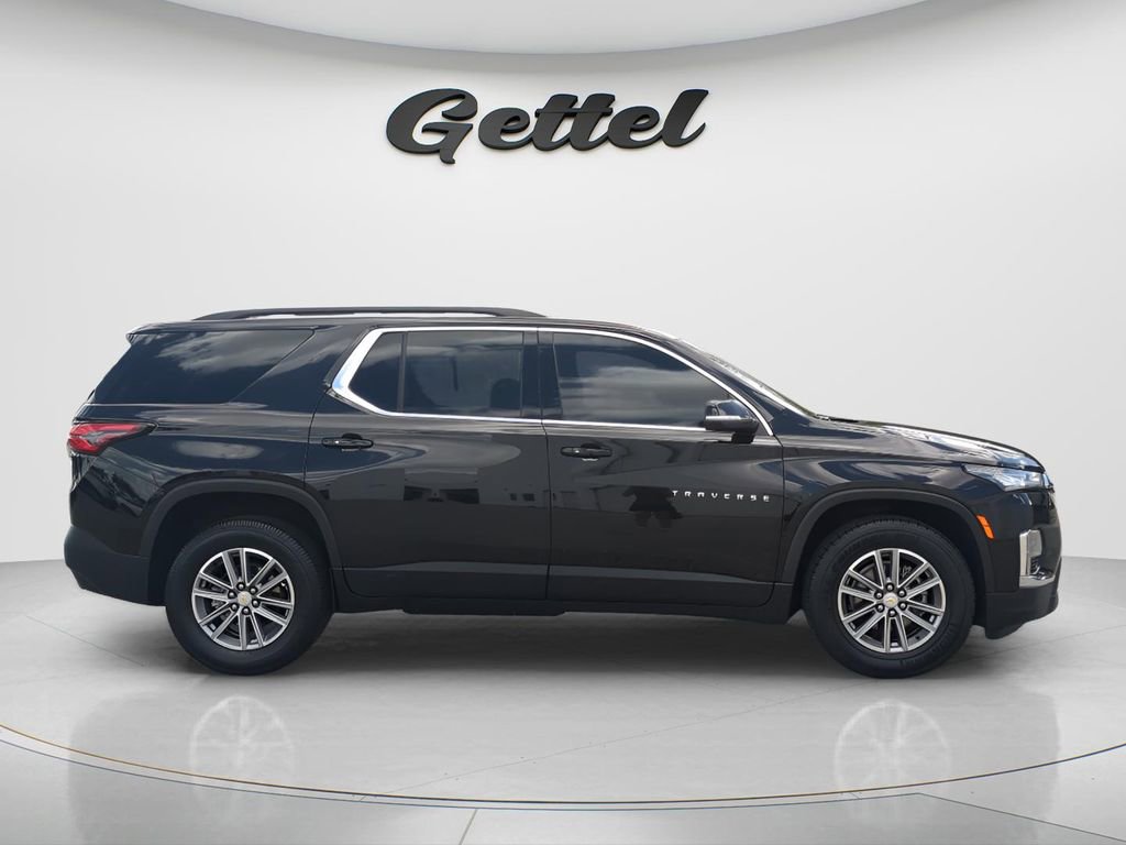 Used 2023 Chevrolet Traverse LT FWD image 3