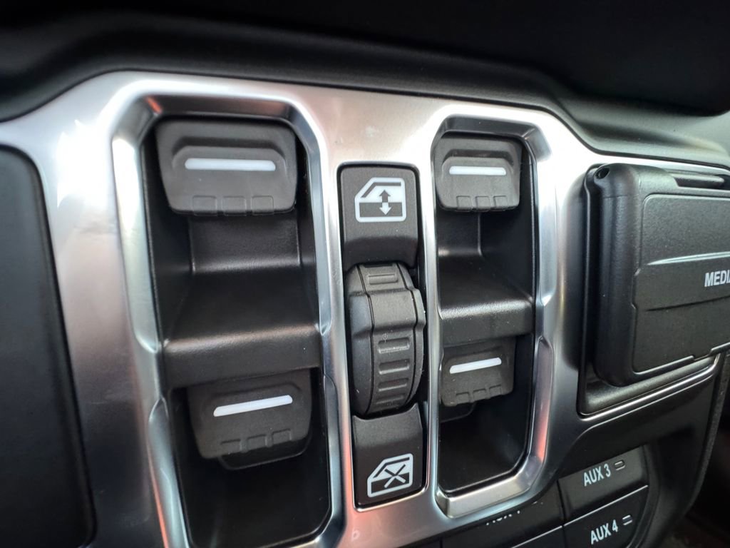 New 2025 Jeep Gladiator Sport image 12