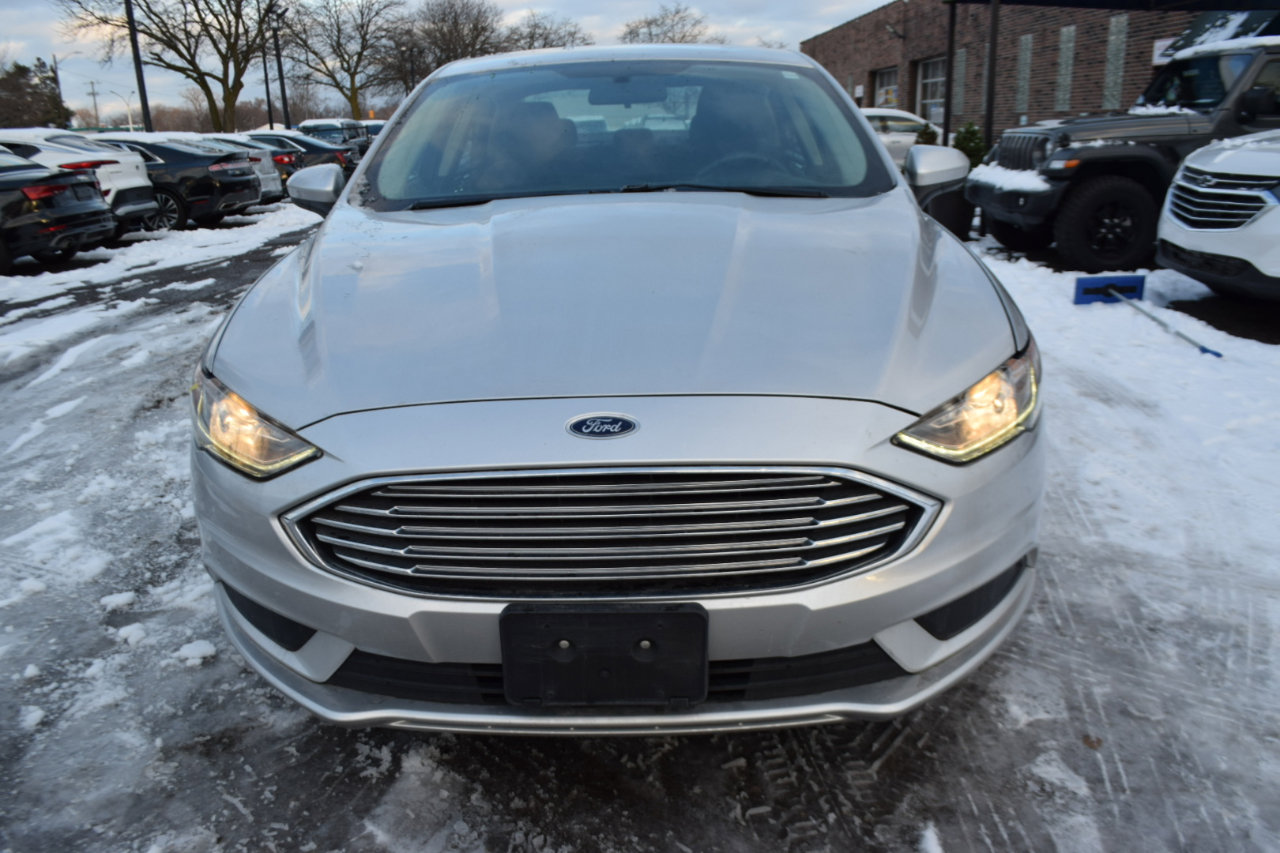 Used 2017 Ford Fusion SE image 2