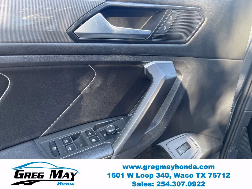 Used 2024 Volkswagen Tiguan SE w/ Panoramic Sunroof Package FWD image 12