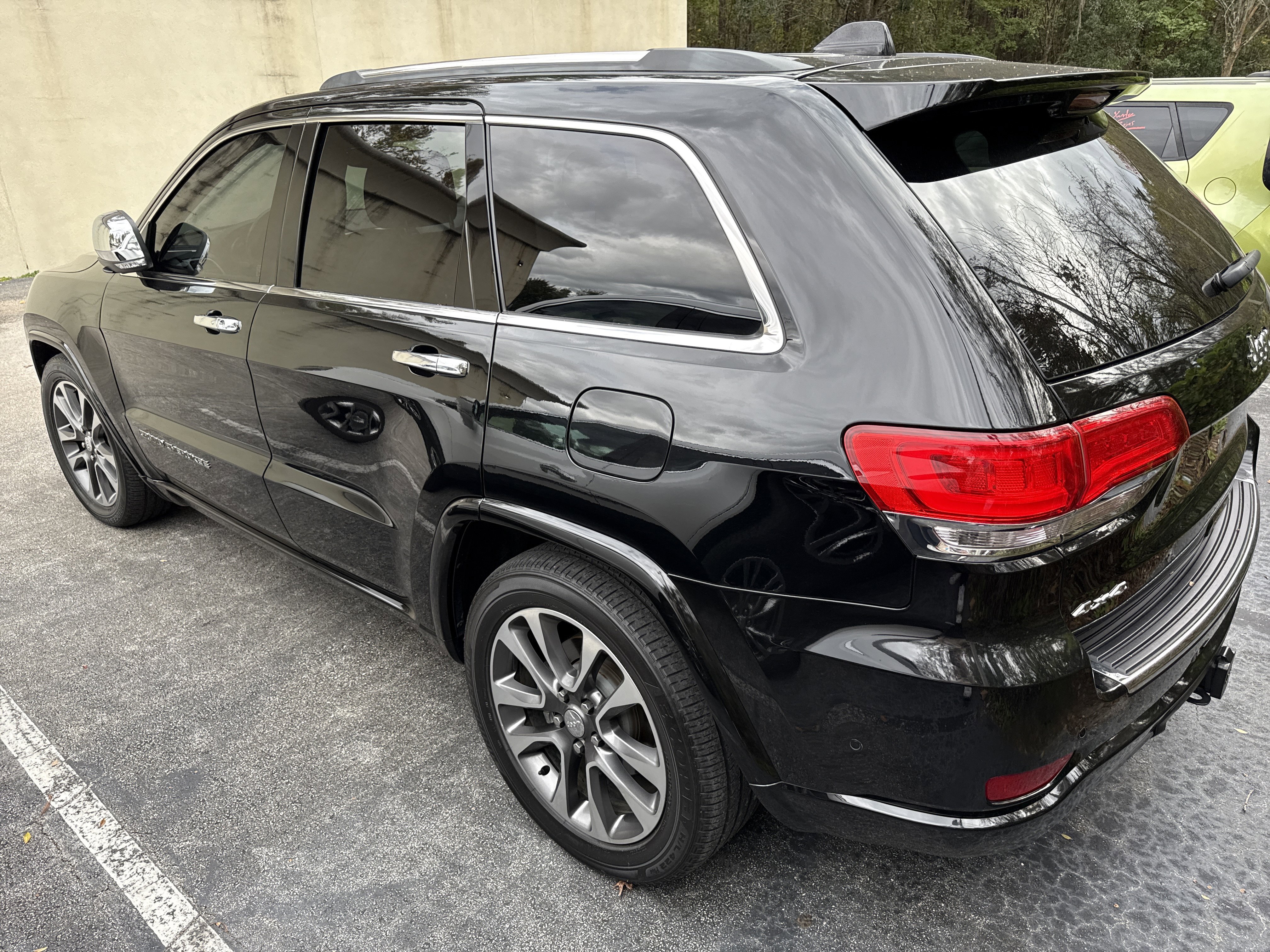 Used 2018 Jeep Grand Cherokee Overland image 4