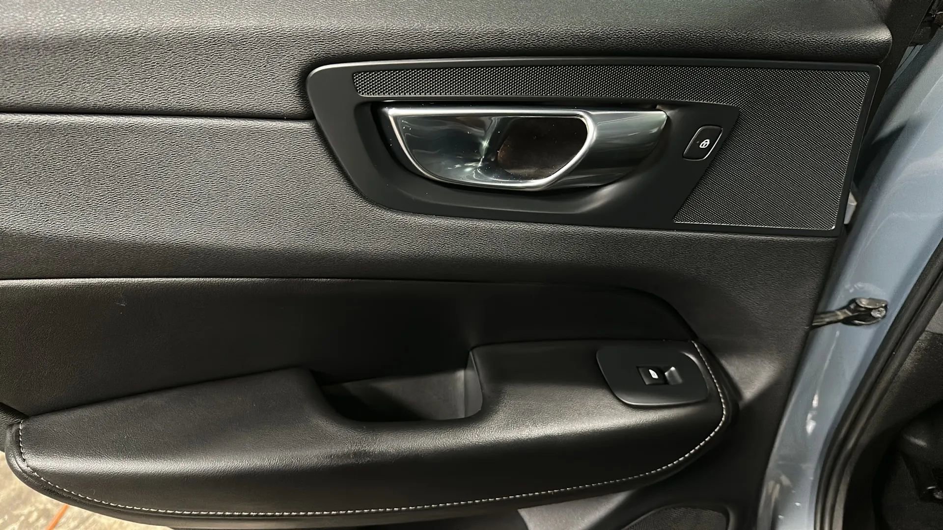 Used 2022 Volvo XC60 T8 Inscription w/ Advanced Package image 12