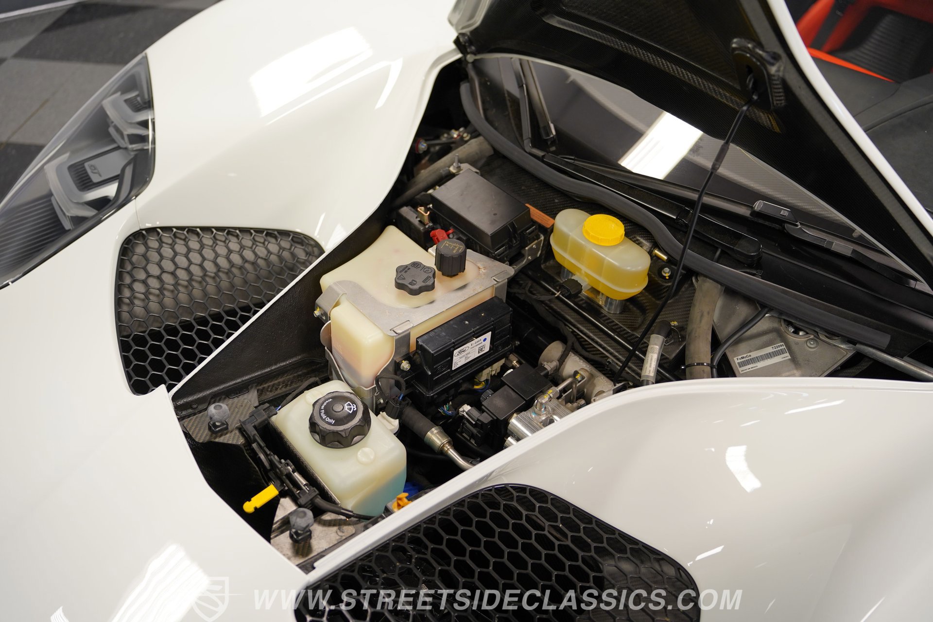 Used 2017 Ford GT RWD image 35
