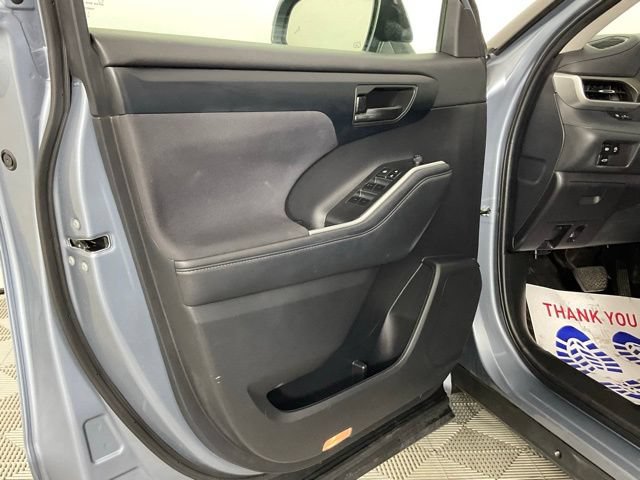 Used 2023 Toyota Highlander LE FWD image 13