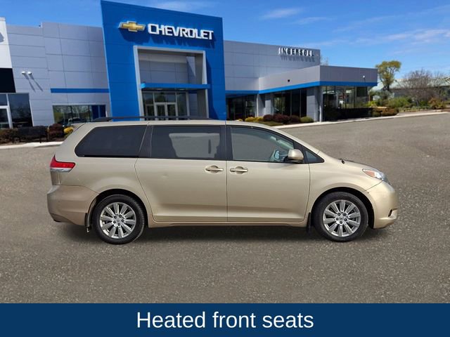 Used 2014 Toyota Sienna XLE image 9